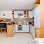 Hundefreundliches Nur 450 Meter Zum Mit Meerblick, Grill, Parkplatz Apartamento Dramalj