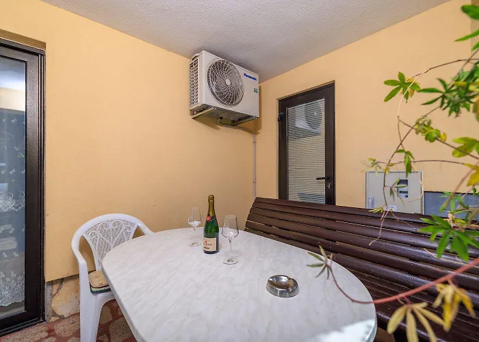 Hundefreundliches Nur 450 Meter Zum Mit Meerblick, Grill, Parkplatz Apartamento Dramalj